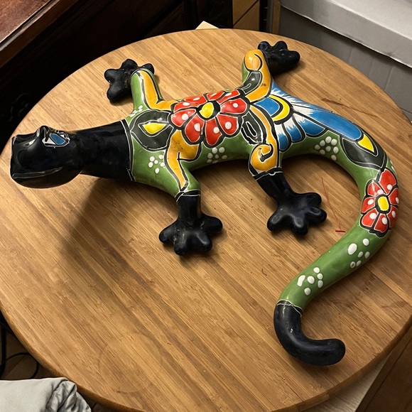 TALAVERA Hand-Painted Gecko - Vibrant Mexican Folk Art